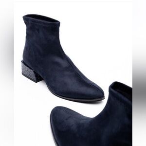 NR RAPISARDI Italian Faux Suede Lulu Booties, Blue, size 37/US 7